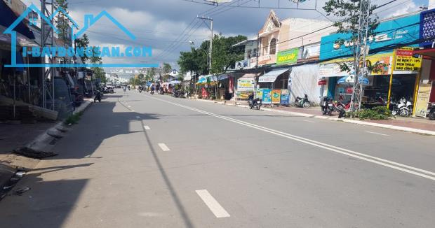SANG LẠI NỀN ĐẤT 6X40=240M2 THỔ CƯ SHR MT ĐƯỜNG LỚN NGAY CHỢ ỦY BAN DÂN ĐÔNG GIÁ 330 TR