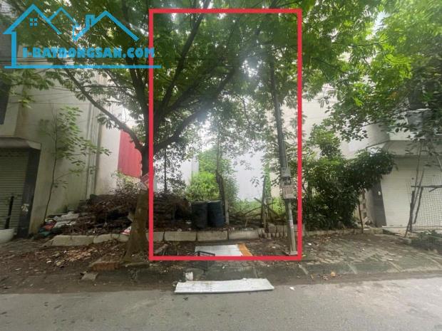 ĐẤT PHÂN LÔ VỈA HÈ Ô TÔ TRÁNH, KINH DOANH, VIEW CÔNG VIÊN, CỔNG ĐỒNG LA KHÊ 50M2 13,5 TỶ