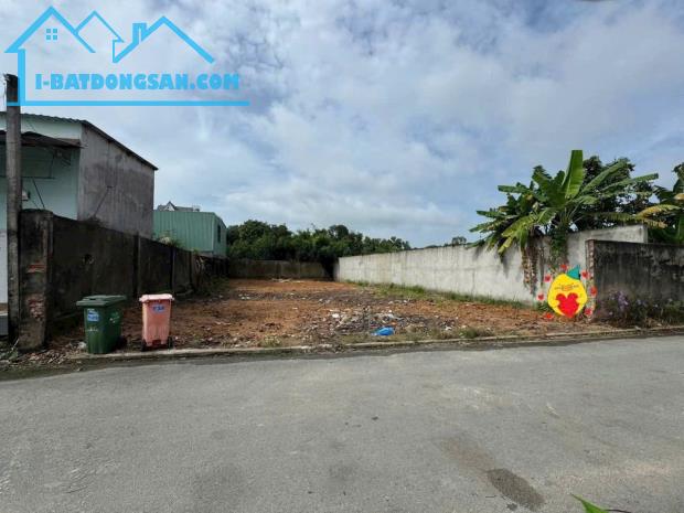 SANG LẠI NỀN ĐẤT (10X35=350M2) THỔ CƯ SHR MT NHỰA NGAY CHỢ DÂN ĐÔNG GIÁ 740 TRIỆU