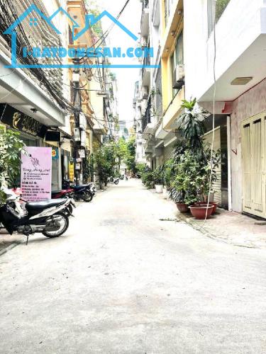 Bán nhà mặt ngõ Văn Cao, Ba Đình, đường trước nhà rộng 5m, 2 ô tô tránh nhau. Giá 18 tỷ