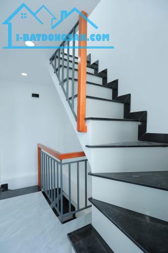 Hiếm – bán gấp nhà mặt tiền, gần chợ Bình Long, 3 tầng, nhà mới keng, nhỉnh 3 Tỷ chút xíu