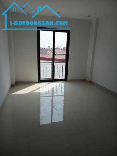 Bán nhà đẹp Lũng Kinh – Hoài Đức 40m², 4 tầng, giá 6.5 tỷthiết kế hiện đại, đầy đủ công nă