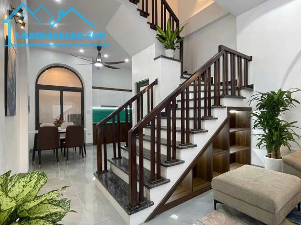 Bán nhà 3 tầng ngõ phố Cầu Cốn, ph Hải Dương, Tây Hải Phòng, 40m2, 3 ngủ, 2 vs, chỉ 2.48 t