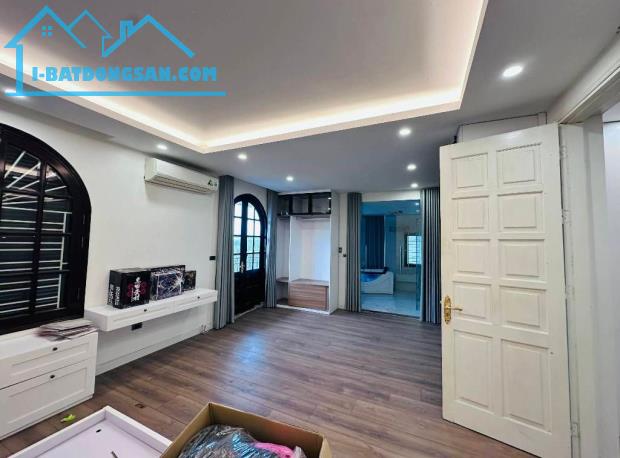 100M2 - 8M MẶT TIỀN - 6 TẦNG THANG MÁY - VỈA HÈ Ô TÔ TRÁNH PHỐ NGUYÊN HỒNG - 70 TỶ - HIẾM
