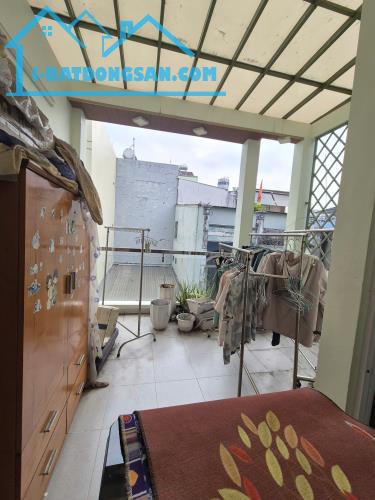 Bán nhà mới 958/ Lạc Long Quân - DT 35m2 - 1 trệt 2 lầu - giá 5.7 tỷ TL