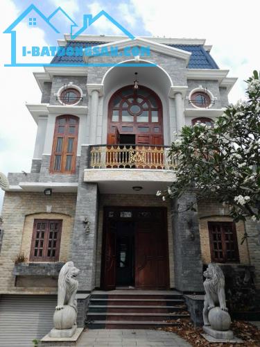 BÁN BIỆT THỰ SÂN VƯỜN Quận 2 – MẶT TIỀN ĐƯỜNG ô tô thông Cách Nguyễn Thị Định 150m (12mx38