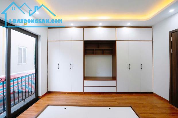 BÁN NHÀ Phượng Trì Đan Phượng 4 TẦNG – 58m² – GIÁ 5,8 TỶ có bãi đỗ xe cạnh nhà.