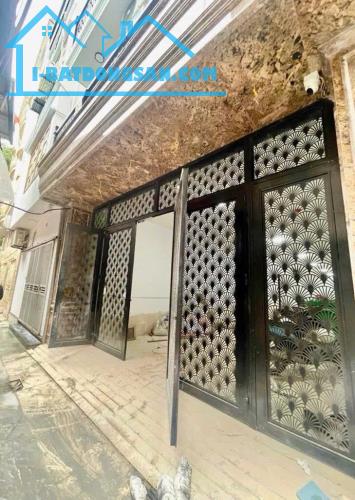 HOÀNG QUỐC VIỆT - Tòa 35 CHDV 130m² 8 tầng MT 6m - GẦN PHỐ - DÒNG TIỀN ĐỈNH - 37 TỶ