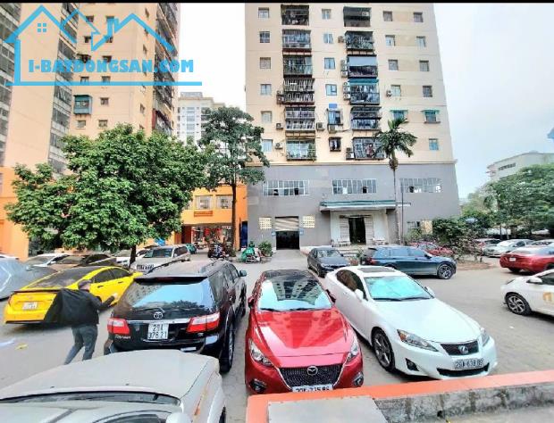 Cần bán căn hộ Chung Cư A3 Đền Lừ, căn góc 62m2 x 2 ngủ 2vs, đủ nội thất - SĐCC, view hồ