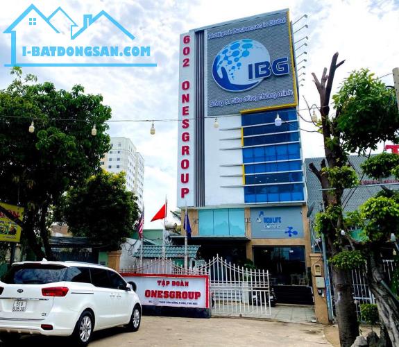 Tòa nhà VP MT Phạm Văn Đồng – 270m² (9×30m) x 7 tầng – gần Gigamall