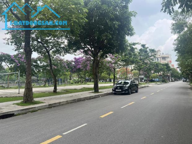 Bán đất mặt phố Nguyễn Bỉnh Khiêm, Đông Nam Cường, TP HD, view hồ công viên 68m2