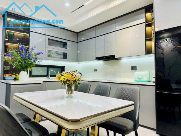 Bán căn nhà 4 tầng ngõ đường Ngô Quyền, ph Tân Bình, TP HD, 66m2, mt 4m, gara oto, 5.x tỷ