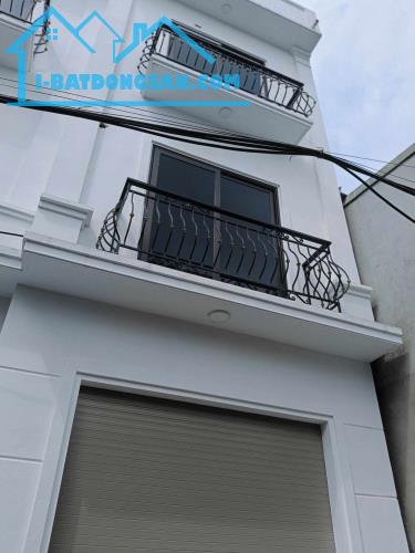 Chỉ 4.5 tỷ NHÀ ĐẸP 45m x 4 tầng TÂN PHÚ,QUỐC OAI - Ô TÔ đỗ cửa gần trường,chợ.