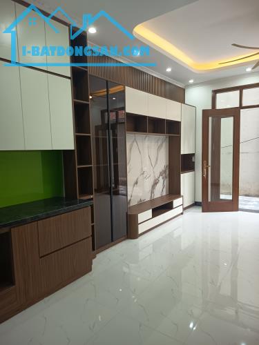 Bán nhà phố Nguyễn Thái Học mới tinh 36 m2 5 tầng giá 5 tỷ, cách ô tô tránh 50m rặt phố kd