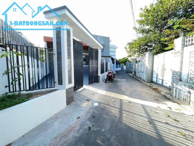 BÁN GẤP CĂN NHÀ MỚI XÂY- TRUNG TÂM TT LONG ĐIỀN GIÁ 1TY650