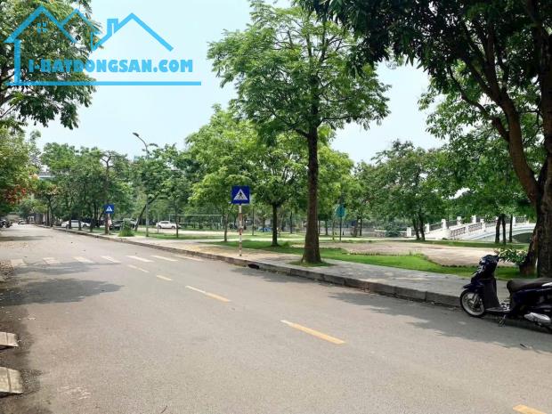 Bán căn nhà cực Vip khu Đông Nam Cường, TP Hải Dương, 136m2, mt 8m, 4 tầng, view hồ