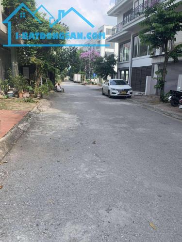 Đất tái định cư Trâu Quỳ ngay công viên Gia Lâm giá 140tr/m2