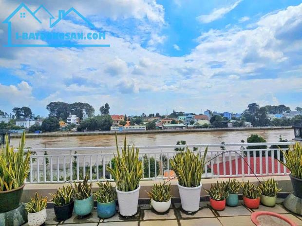 Giá 8,9 tỷ. Bán biệt thự mini 1 trệt 2 lầu mặt tiền Nguyễn Thành Phương. 6x21 122m