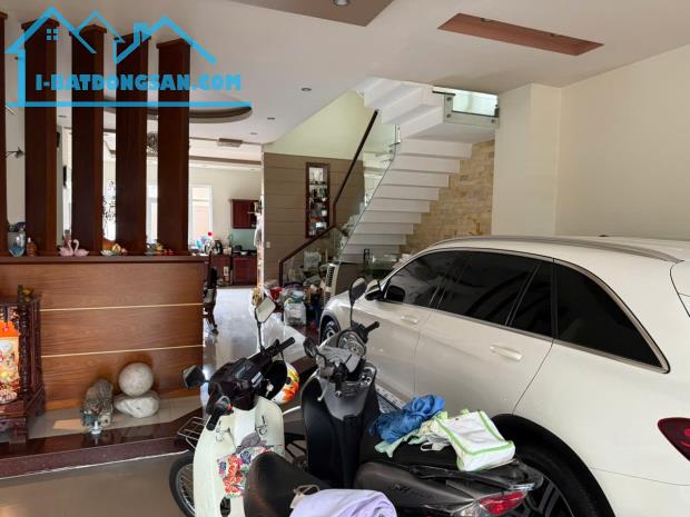 Giá 10,9 tỷ có tl. Bán biệt thự 1 trệt 2 lầu mặt tiền Nguyễn Thành Phương, Thống Nhất