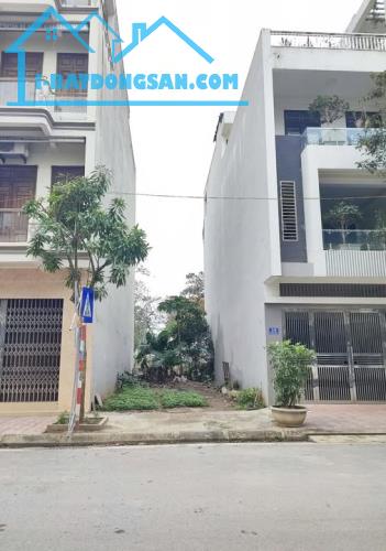 Bán đất 55M2 mặt tiền 5m thị xã Sơn Tây gần trường học, khu công nghiệp giá rẻ