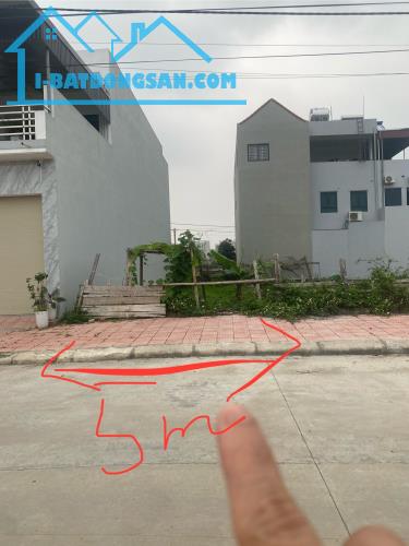 Tháng sau e đi nhật cần tiền đóng cọc gấp nên bán rẻ mảnh đất 69m thổ cư hoàn toàn.