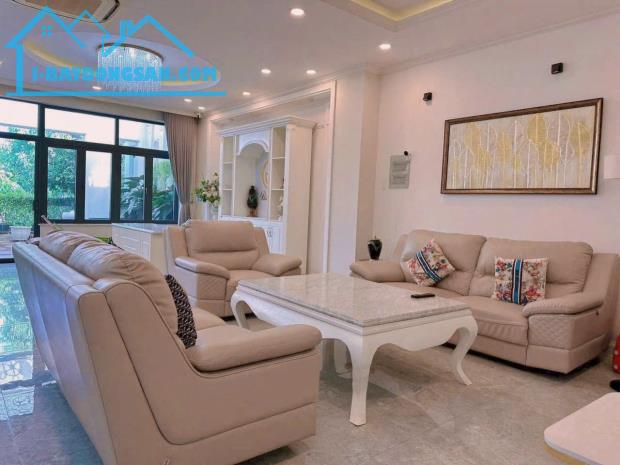 Bán nhà mặt tiền đường N1 D2D Thống Nhất, Biên Hòa, 190m2, giá 28 tỷ 900