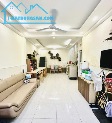Bán căn nhà đẹp 2 Tầng, Sổ RẤT ĐẸP NỞ HẬU gần 5m, thành thái quận 10