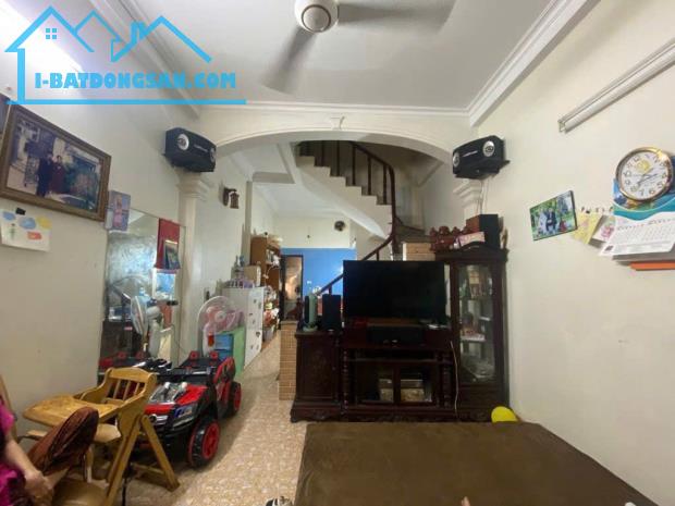 Rẻ vô địch khu Tập thể Licola 52M x 4 tầng cách QL1A chỉ 100M