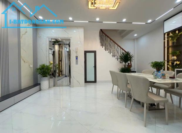 🌈 NHÀ XÂY MỚI TAM TRINH 10,8 TỶ/ 38M2/40M2/ 5 TẦNG/ MT6,5M - THANG MÁY - GẦN TIMECITY.
