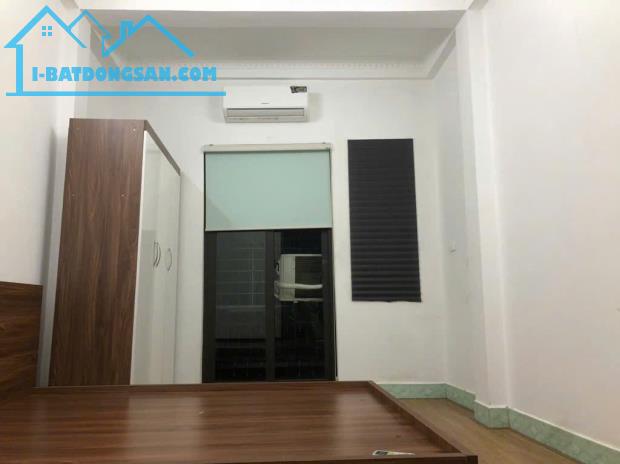 Bán gấp giá rẻ căn hộ khép kín mặt phố Phúc Tân Căn hộ 20m2, 680 triệu Hoàn Kiếm.