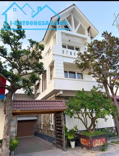 Bán biệt thự mặt đường Bùi Thị Xuân, Đông Nam Cường, TP Hải Dương, 150m2, mt 9m, 3.5 tầng,