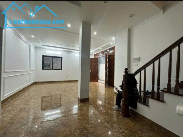 🍂 SIÊU PHẨM NGÕ QUỲNH 7,8 TỶ/ 40M2/ 5 TẦNG/ MT5,3M - NHÀ ĐẸP - LÔ GÓC - VÀI BƯỚC RA HỒ.