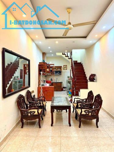 Bán nhà phố Nghĩa Tân quận Cầu Giấy 48m2, phân lô ngõ ô tô tránh - dân trí cao