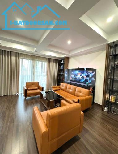 SIÊU PHẨM NHÀ ĐẸP Ô TÔ VÀO NHÀ PHỐ NGUYỄN KHÁNH TOÀN 50M2 - 5 TẦNG - 4.5M MT - 15 TỶ 8
