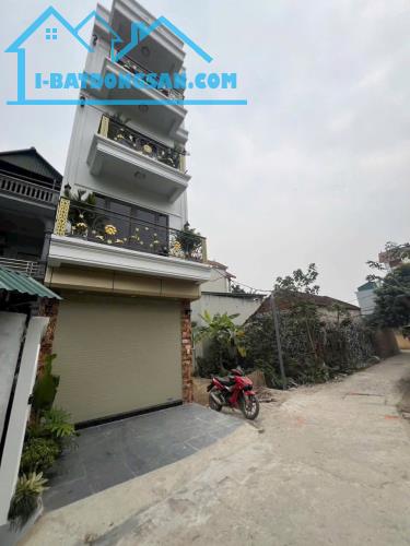Nhà gần ngay ĐH Thể Dục Thể Thao mặt ngõ ô tô 4m- xây độc lập hiện đại-4 tầng -50m2
