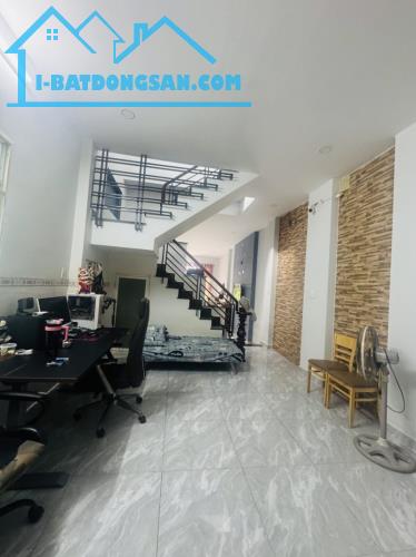 Nhà ở + dãy trọ 12 phòng – Dt 316m² (10 x 30) – Hàng Tre, Long Thạnh Mỹ