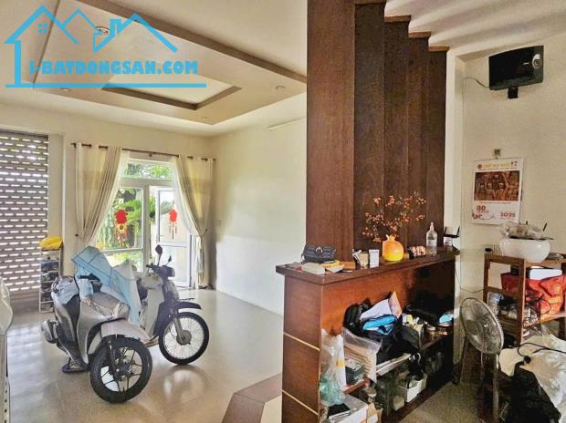 Bán Biệt Thự 1 trệt 2 lầu mặt tiền Nguyễn Thành Phường, Thống Nhất, 122m2, giá 10 tỷ.