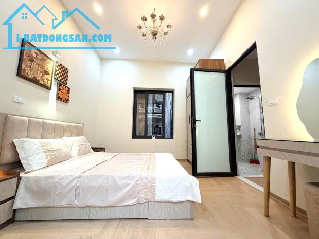 Nhà 4 tầng ô tô đỗ cửa ở phố Lò Đúc, Trần Khát Chân muốn bán
