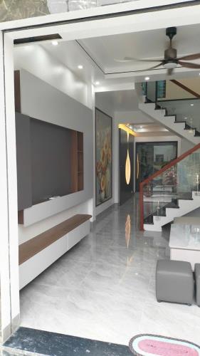 Bán căn nhà 3 tầng ngõ phố Nguyễn Hữu Cầu, ph Ngọc Châu, TP HD, 41.2m2, 3 ngủ, gần chợ Phú