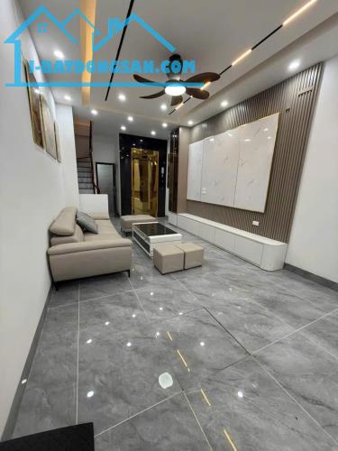 +Bán nhà Siêu Phẩm Khoái Châu 100M2,5Tầng-Xe tải tránh nhau, giá nhỉnh 4tỷ,