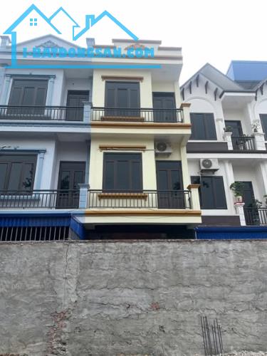 BÁN NHÀ 2 TỶ 200 TRIỆU, NGÕ NÔNG ĐƯỜNG LƯƠNG THẾ VINH, 50M2 x 3 TẦNG