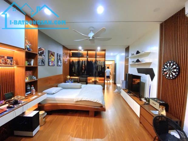 HOA HẬU MẶT PHỐ HỒ TÂY - 170M2, 6 TẦNG - MT 8 MÉT - DÒNG TIỀN 4.5 TỶ/ NĂM - GIÁ 255 TỶ