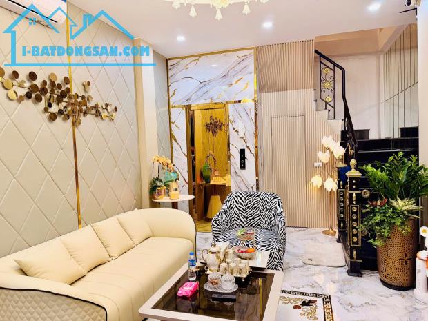 💥9 tỷ nhà đẹp Hoàng Mai - Ngõ nông - Nở hậu - Thang máy - Nội thất nhập khẩu💥