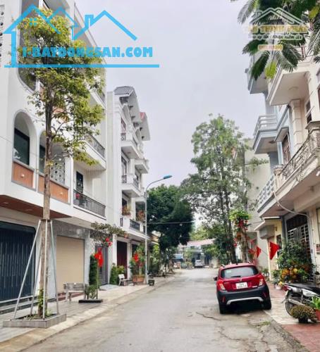 Bán nhà căn góc mặt phố Đặng Thai Mai, ph Tân Bình, TP Hải Dương, 73m2, 3 ngủ, 3 vs, nhà đ
