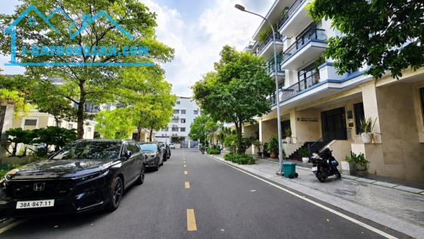 SIÊU VIP - 5 TẦNG - VẠN PHÚC CITY - 147M2 - GẤP BÁN