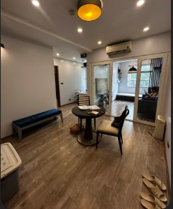 Bán nhanh căn hộ chung cư Vũ Phạm Hàm, 2 ngủ - 5,5 tỷ - ở ngay