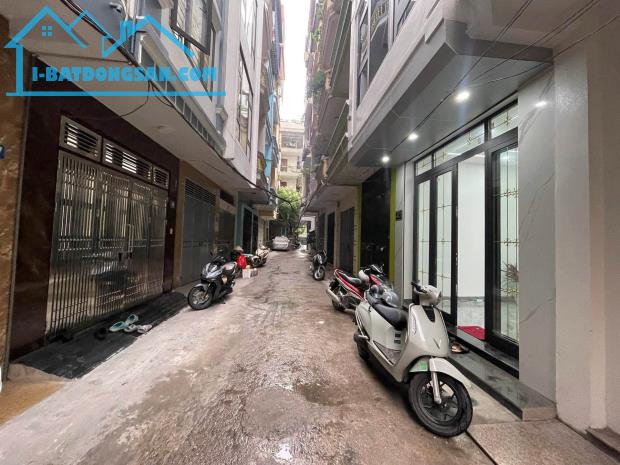 PHÂN LÔ HUỲNH THÚC KHÁNG KÉO DÀI – Ô TÔ DỪNG ĐỖ