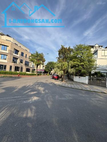 Bán biệt thự 266m2 2 mặt tiền tại khu đô thị Đặng Xá, Gia Lâm view thoáng kinh doanh đỉnh