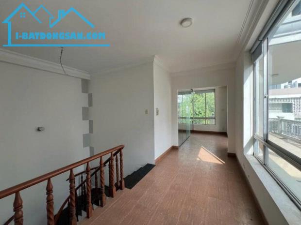 Bán nhà Hẻm 10m Nguyễn Xí - ngay VinCom Nguyễn Xí, 10x17m, 3 Tầng, 8PN, 24,8 Tỷ.