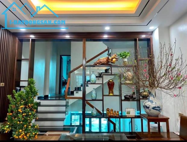 Bán nhà 3 tầng mặt phố Bình Lộc, ph Tân Bình, TP HD, 65m2, 3 ngủ, gara oto, gần chợ, 4.5x